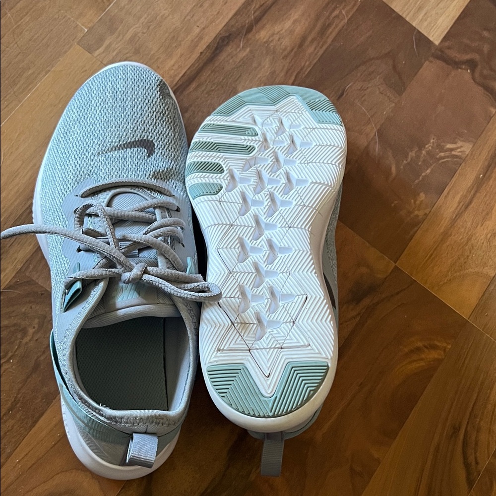 Nike Women’s Light Blue and Gray Running Shoes - Picture 2 of 2